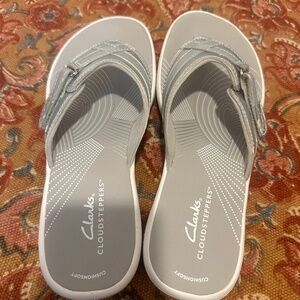 Size 7: Cloud Collection Clarks Sandals  - Breeze Sea Silver Synthetic